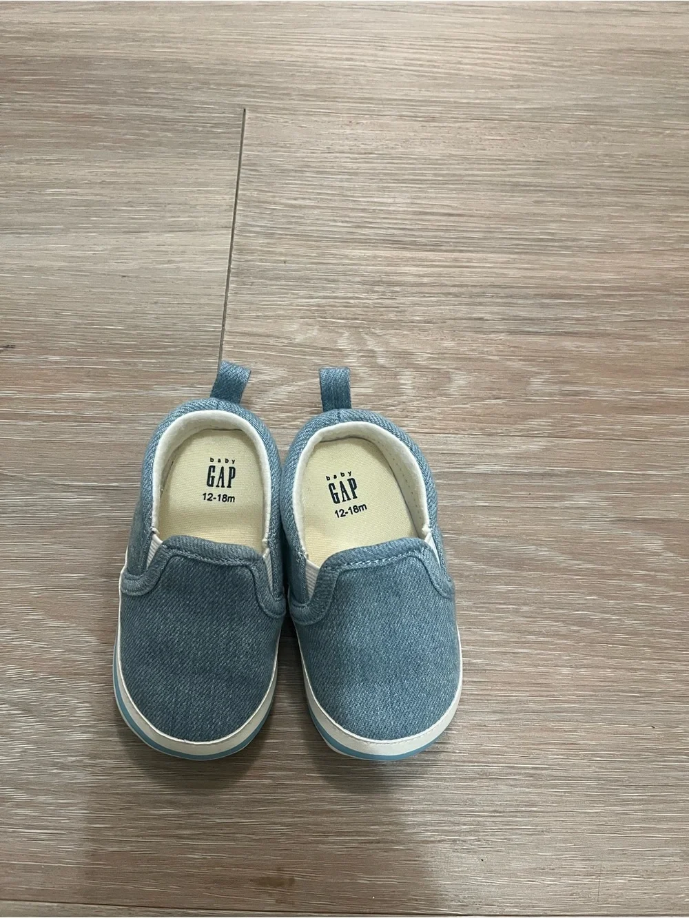 GAP denim Light Blue Slip-On Canvas Baby Shoes new never worn 12-18 months